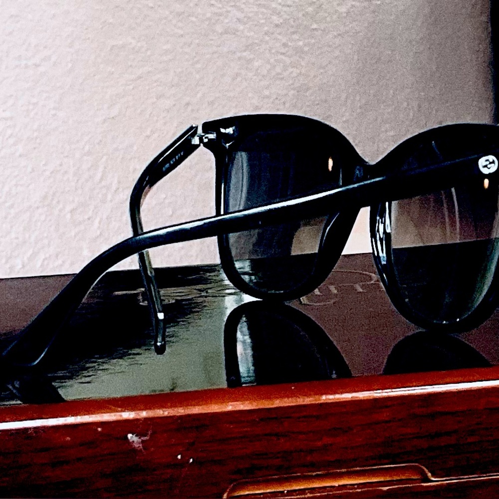 GUCCI BLACK AUTHENTIC SUNGLASSES - Picture 2 of 5